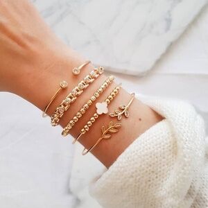 **BENITA* 5-Pc Gold x Leaf Design Bracelet Set